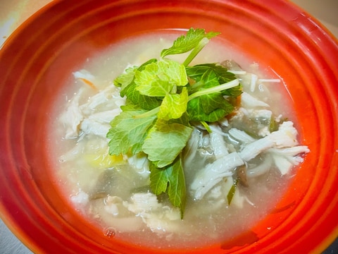 長ねぎたっぷり♪炊飯器でセルリーの参鶏湯風スープ